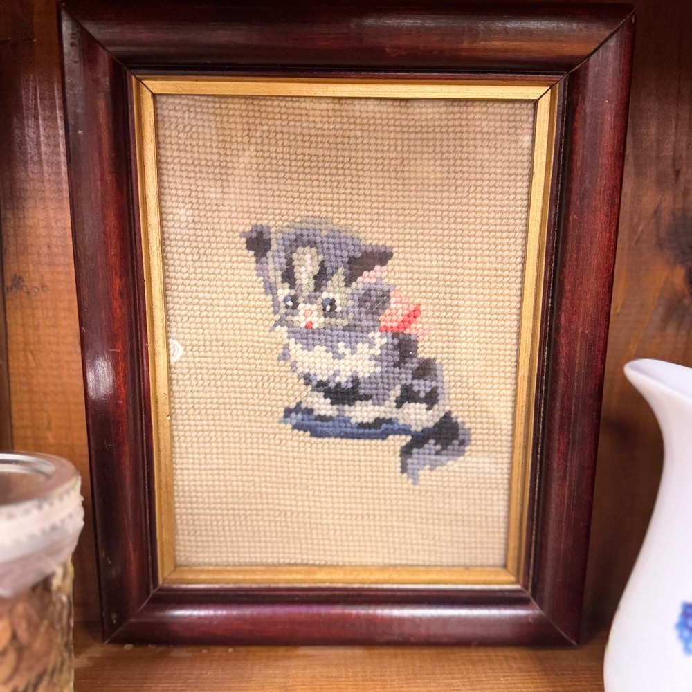Vintage Framed Needlepoint Art Grey Kitten with Pink Bow Wood Gold Frame - Picture 2 of 7